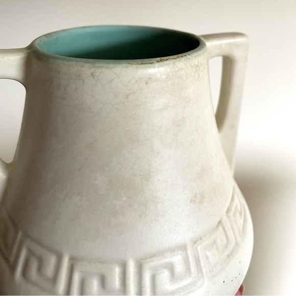 💥💥MOVING SALE💥💥Vintage pottery handled vase Greek key motif Art Deco Coors? READ - Picture 7 of 9